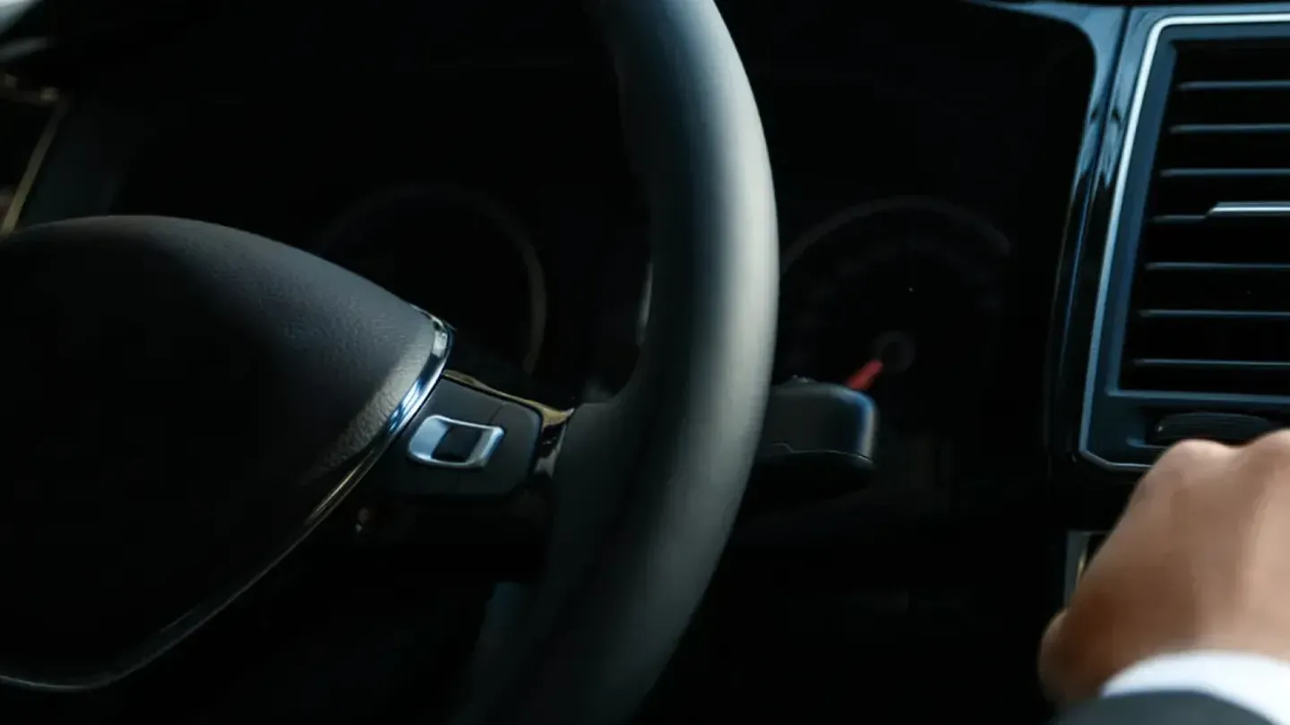 Închiriere auto cu șofer – mobilitate premium cu un chauffeur dedicat